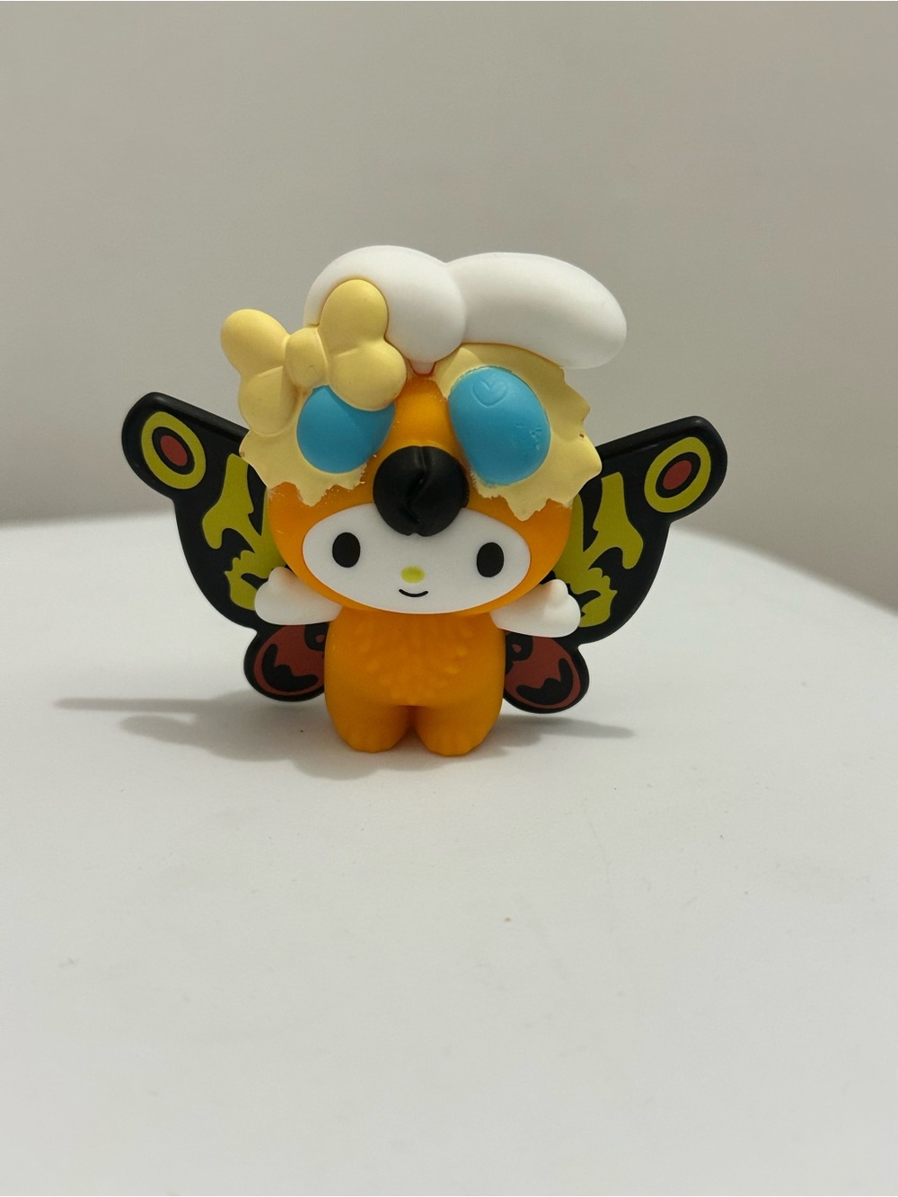 MY MELODY X MOTHRA figurine - Picture 2 of 4
